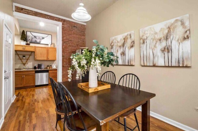 Foto del edificio - 2251 Indiana Ave