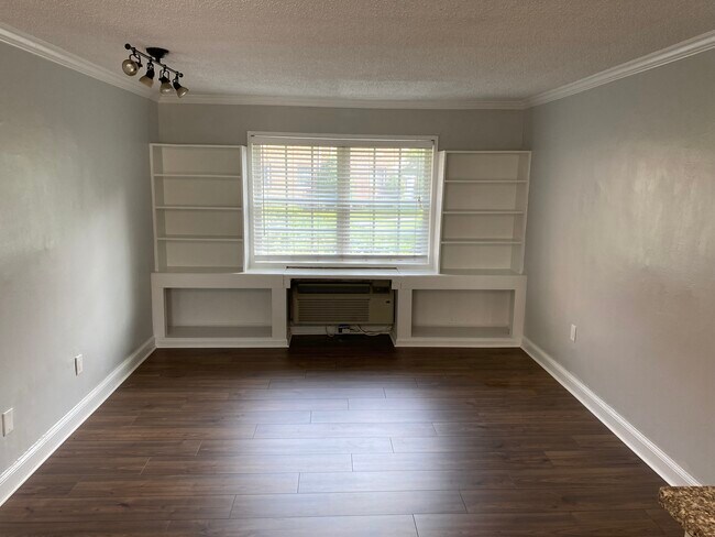 Built in Bookcases - 1706 W Abingdon Dr