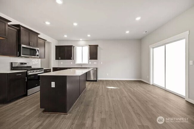 Photo - 1233 SW Pendleton Way House