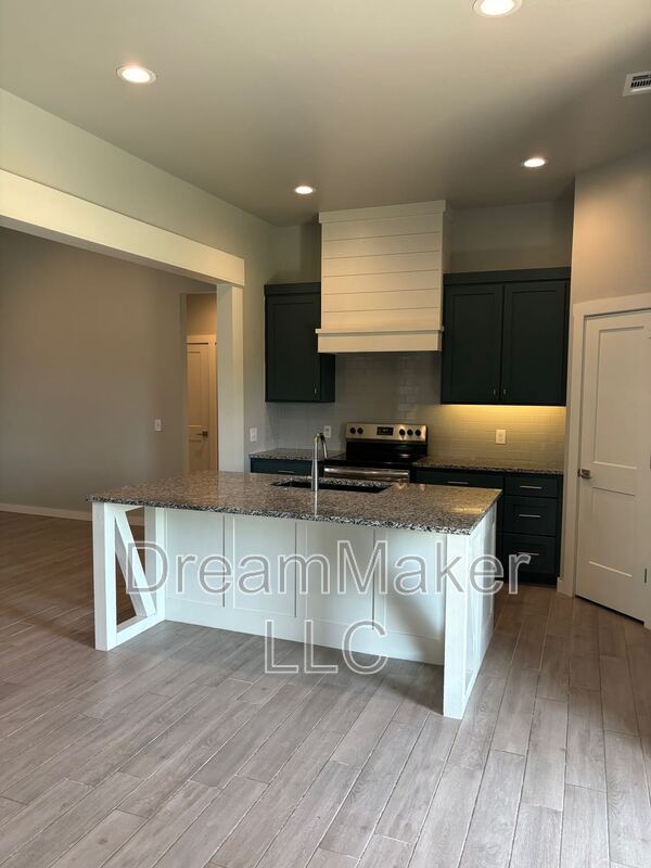 Foto del edificio - 5225 Red Maple Ave