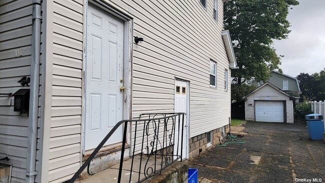Building Photo - 110 Leonard Ave