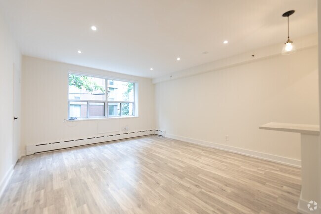 BACHELOR - Salon - 345 Lonsdale