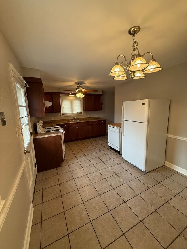 Foto del edificio - 5111-5113 Allen Drive