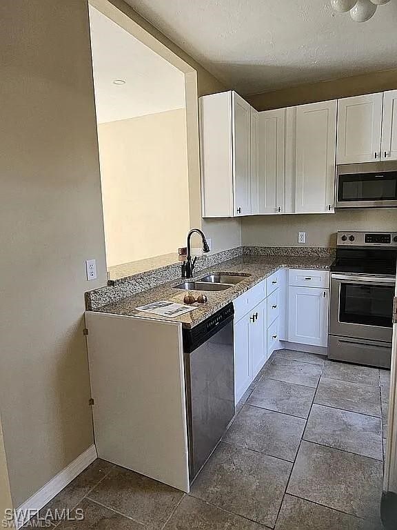 Foto del edificio - 6123 Lakefront Dr