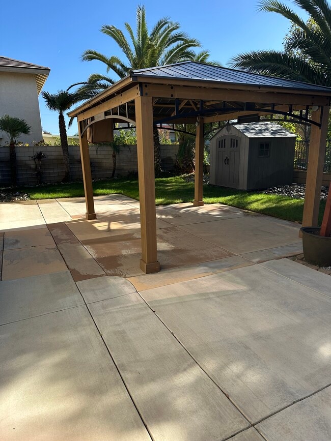 Foto del edificio - 16275 Summerset Street