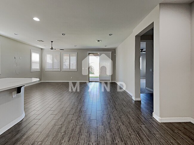 Building Photo - 10106 E Tamery Ave