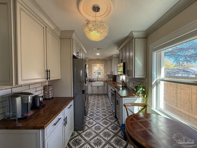 Foto del edificio - 224 N M St