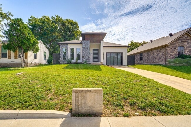 Building Photo - 414 Avenue E