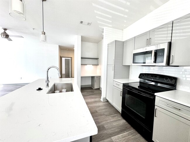 Building Photo - 3333 Weslayan St