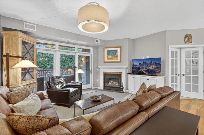 Building Photo - 5250 Grandview Square