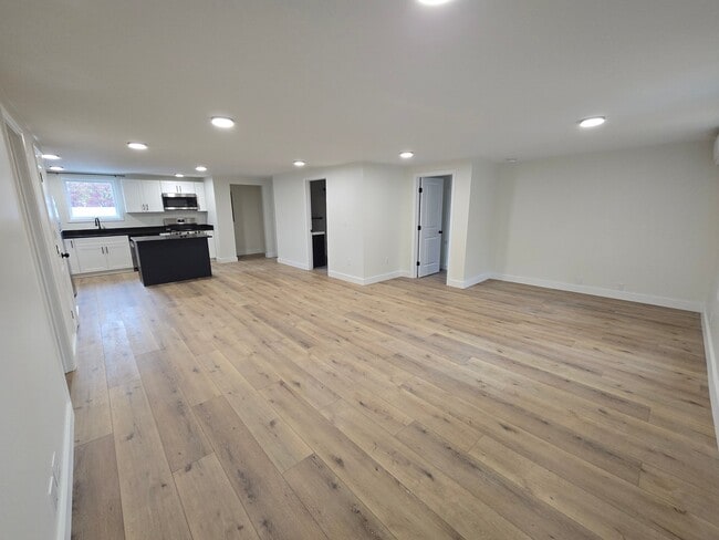 Building Photo - 20 Poirier Pl