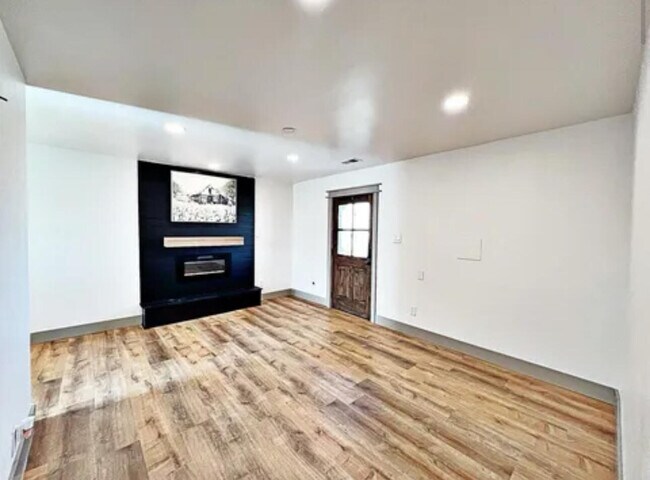 Foto del edificio - 16704 County Rd 1350