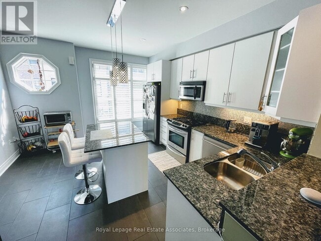 Building Photo - 56 Lobo Mews