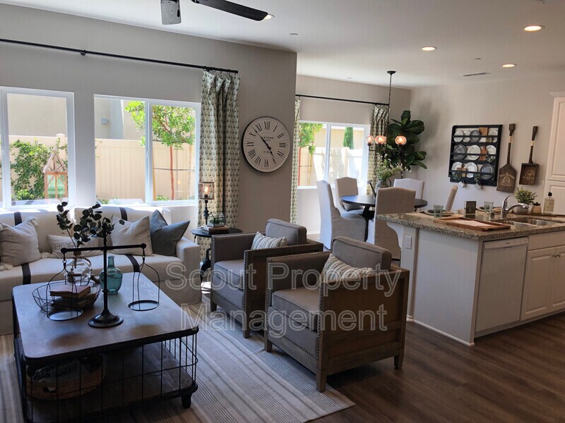 Foto principal - 24293 Bay Laurel Ave