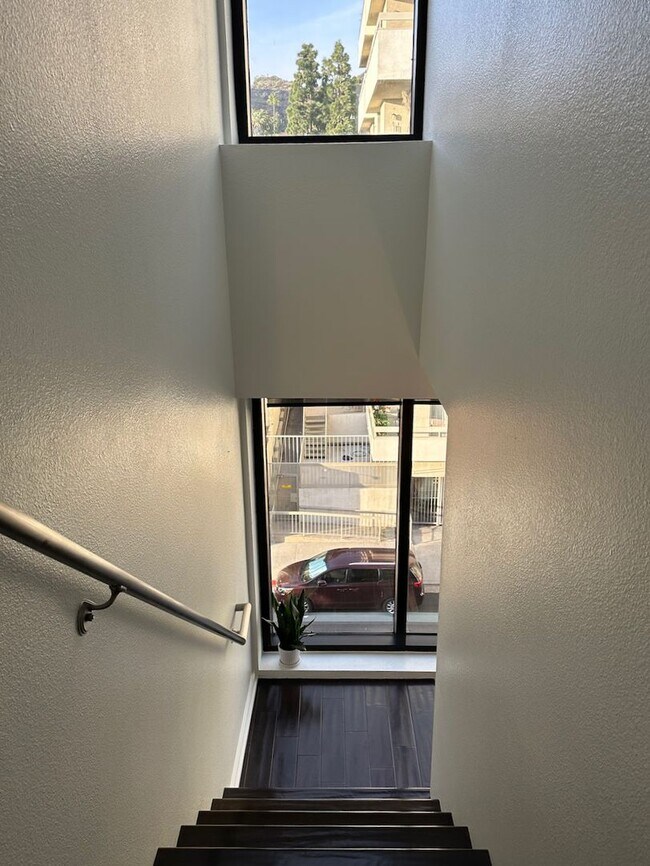 Foto del edificio - 7320 Hawthorn Ave