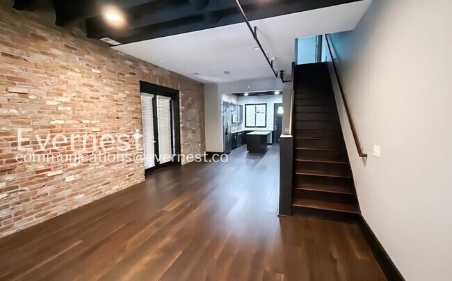 Foto del edificio - 2 Bed/2.5 Bath Home with Fenced Yard / Available Soon!