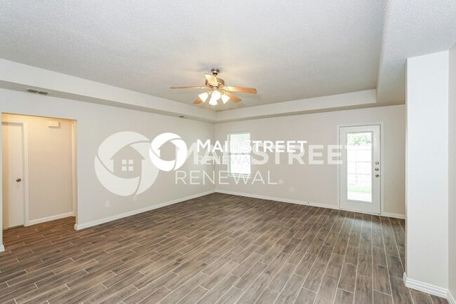 Foto del edificio - 3 Bedroom Pet-Friendly Home in BURLESON, TX with Main Street Renewal