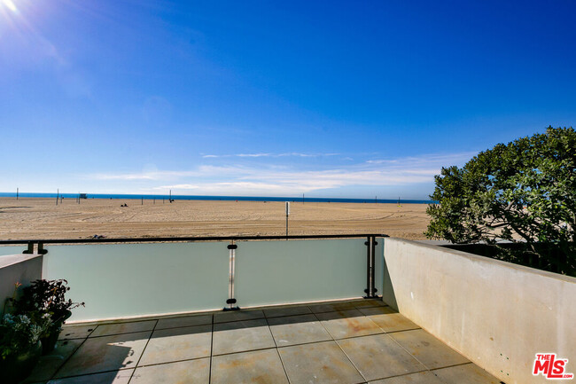 Foto del edificio - 109 Ocean Front Walk