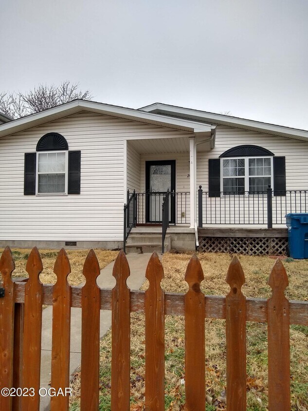 2005 W 15th St, Joplin, MO 64801 Condo for Rent in Joplin, MO