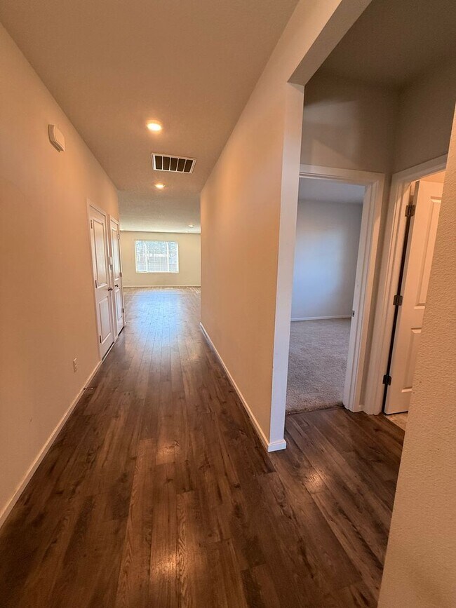 Foto del edificio - Newer single level 3 bed 2 bath home in NE Salem