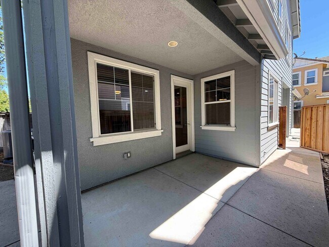 Foto del edificio - Great 3 Bedroom In Elk Grove