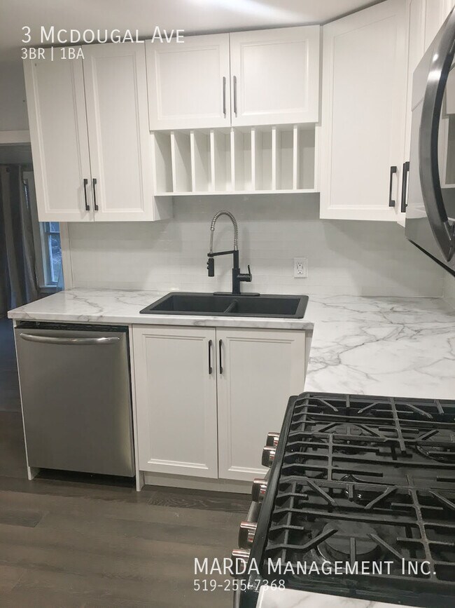 Photo du bâtiment - SPACIOUS UPDATED 3BED/1BATH HOUSE IN CHATHAM + HYDRO, WATER & GAS!