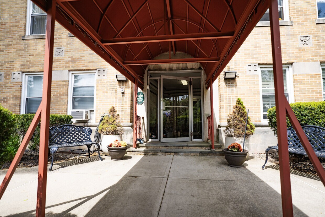 Foto principal - 218 Broad Ave