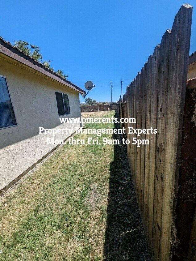 Building Photo - 8824 Fox Creek Dr