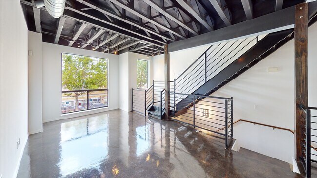 Building Photo - 310 S Jensen Dr