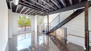 Building Photo - 310 S Jensen Dr