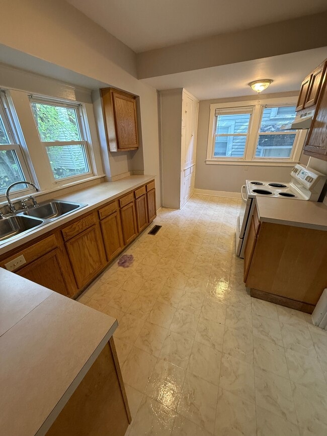 Building Photo - 503 Spicer Street