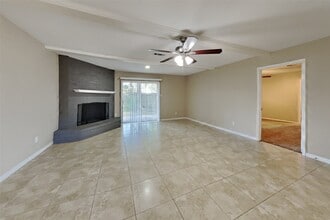 Building Photo - 3202 Vandyke Dr