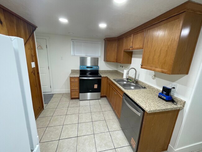 Building Photo - 237 W Ardmore Pl