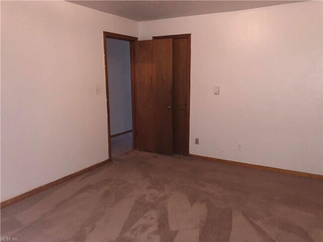 Building Photo - Villa Heights