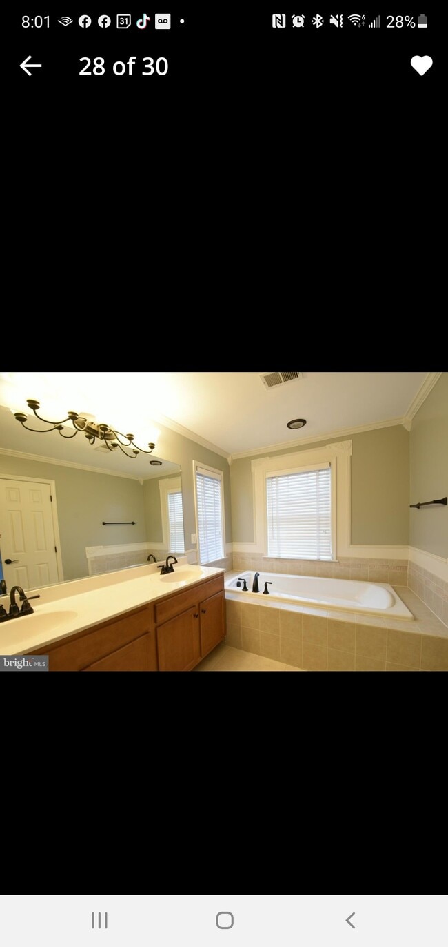 Building Photo - 720 Vestal St