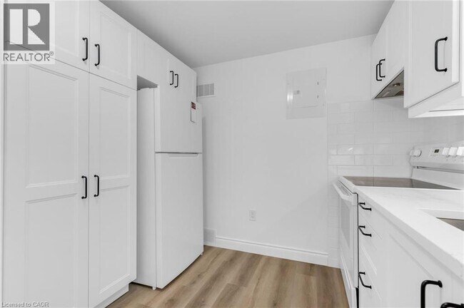 Building Photo - 2 Wardrope Ave