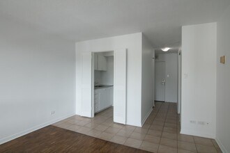 Building Photo - 1975 Maisonneuve Blvd W