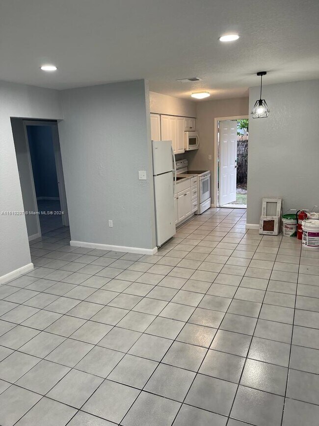 Building Photo - 6152 SW 44th St