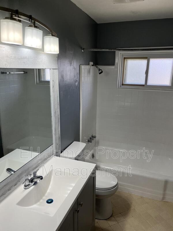 Foto del edificio - 8014 E 2nd St