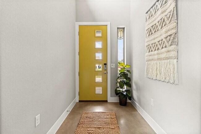 Building Photo - 308 Charli Cir