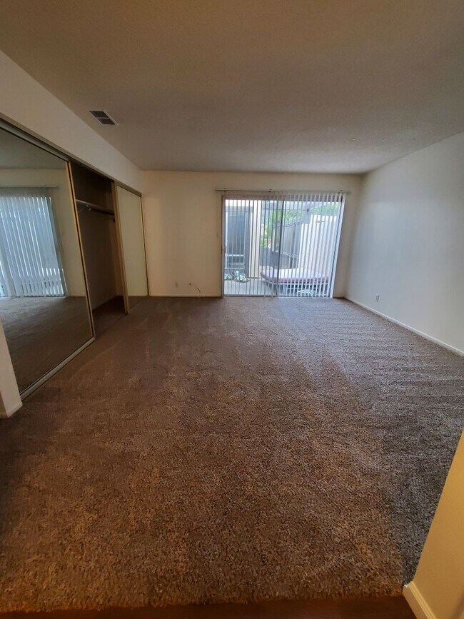 Foto del edificio - 3bd/2ba Home with Two Car Garage
