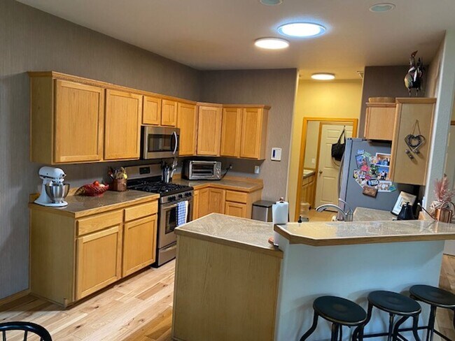 Building Photo - Beautiful Home in NE Bend