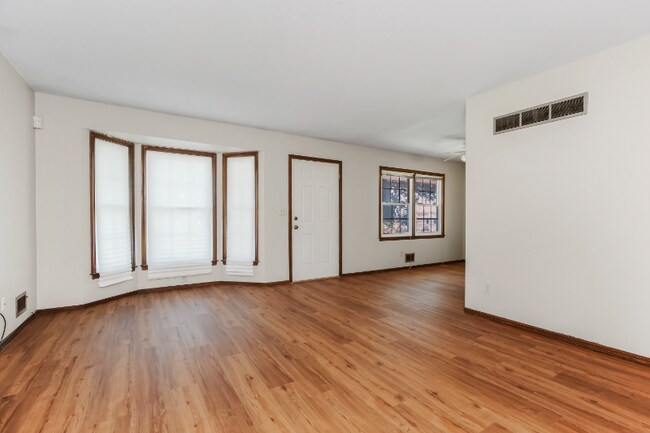 Foto del edificio - 4421 Sterling Ave