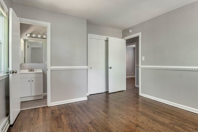 Building Photo - 3 Bed, 1.5 Bath- $1400 a Month