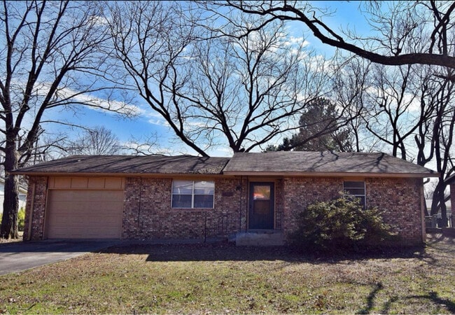 Building Photo - 314 Redbud Ln