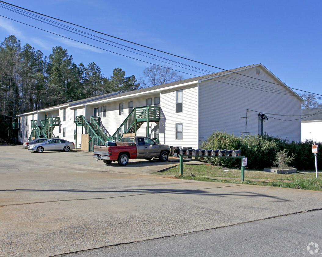 Primary Photo - Pineview Apartments