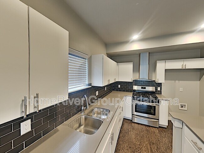 Foto del edificio - 17604 Hampton Park Dr