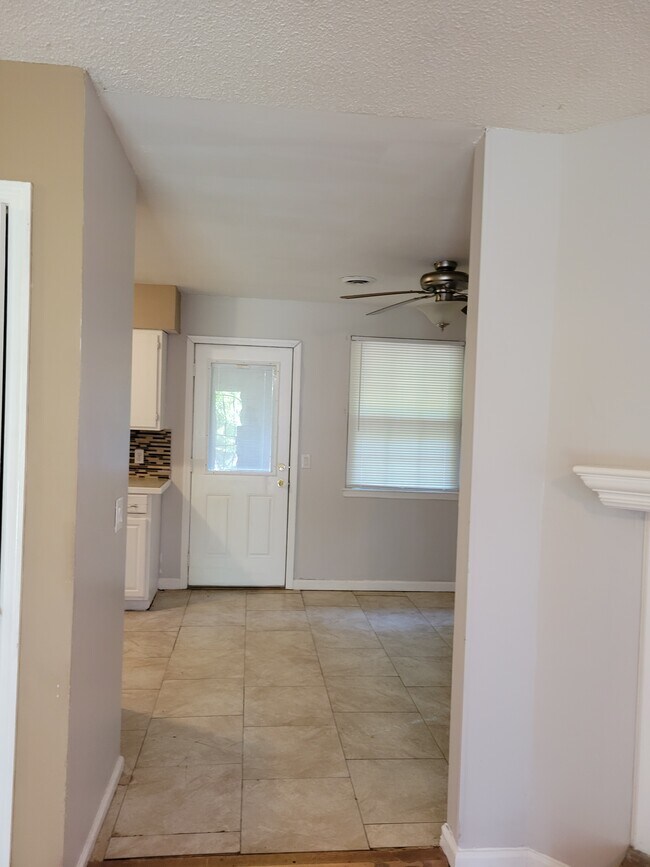 Building Photo - 3732 Brickmont Dr