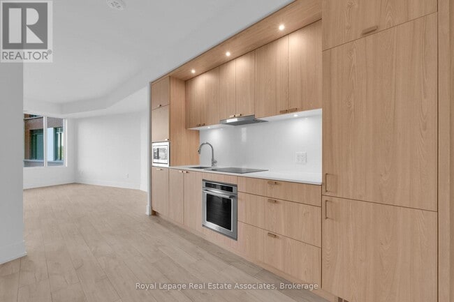 Building Photo - 259 The Kingsway