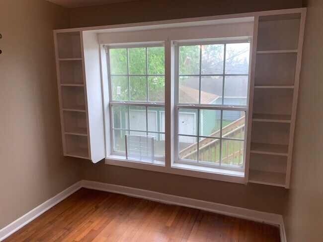 Building Photo - Duplex
